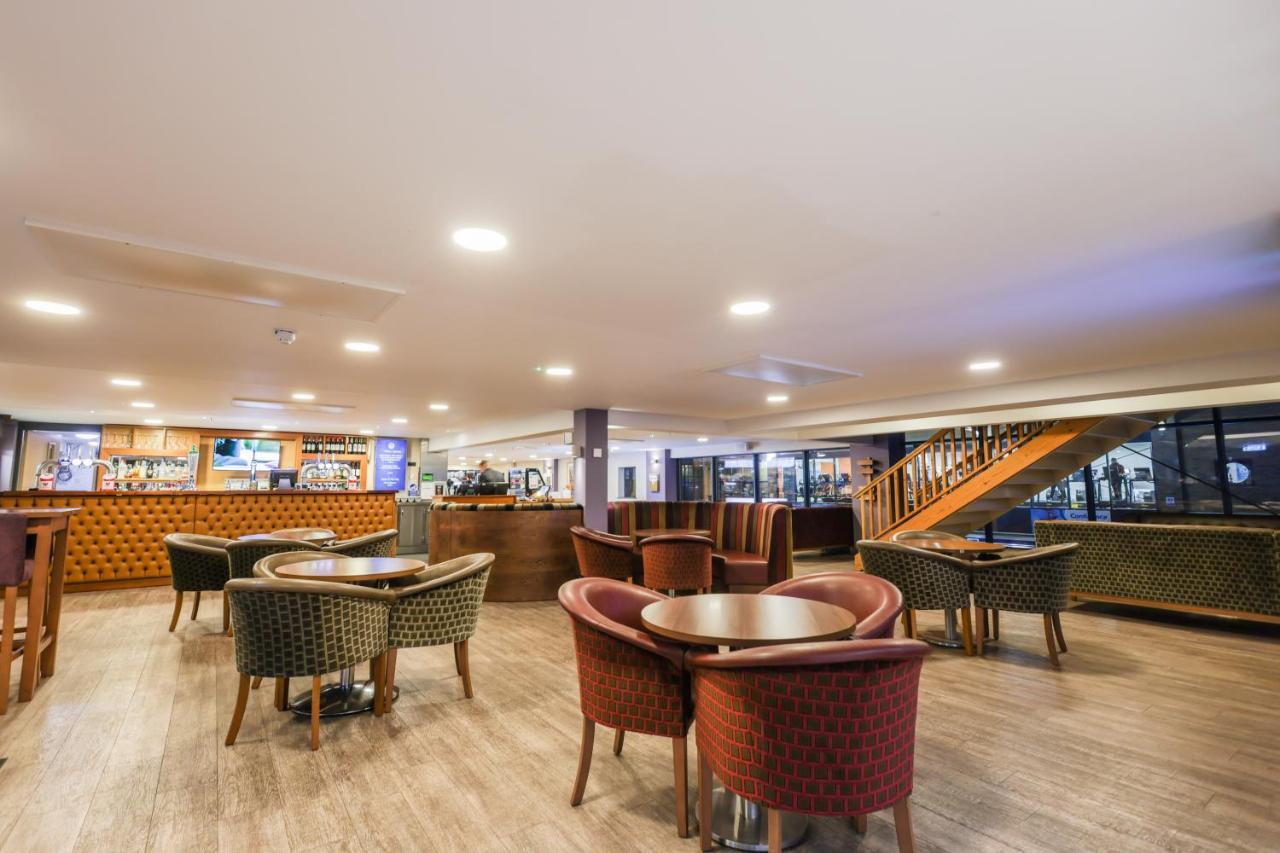 The Waterside Hotel And Leisure Club Манчестер Экстерьер фото