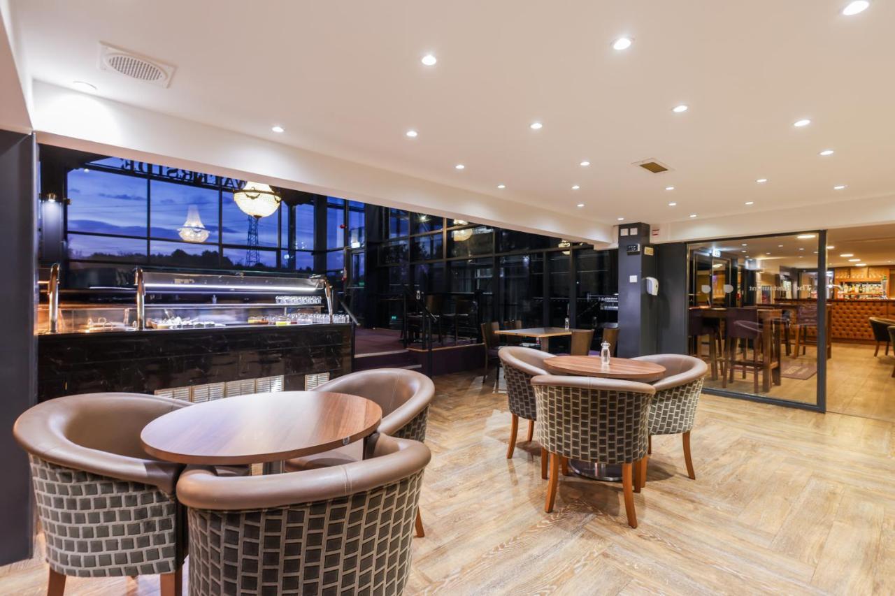 The Waterside Hotel And Leisure Club Манчестер Экстерьер фото